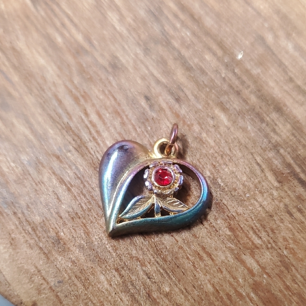 P276 Stunning‎ Floral Heart Pendant